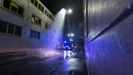 Im Rahmen der Feuerwehraktionswoche fand in Gundelfingen eine der größten Übungen seit Jahren statt. Neun Wehren rückten zu einem simulierten Brand in einem Seniorenheim aus.
