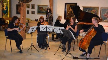 Entdeckten in Dinkelscherben einen weitgehend unbekannten Komponisten (von links):
Dace Salmina-Fritzen, Beate Emme, Mieke Stoel, Johanna Groß und Susanne Gutfleisch.