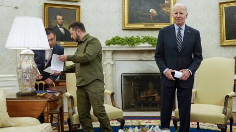 Im September hat US-Präsident Joe Biden seinen ukrainischen Amtskollegen Wolodymyr Selenskyj im Weißen Hauses empfangen. Ein Treffen in herzlicher Atmosphäre. Doch nun könnte die Unterstützung der USA für Kiew ins Stocken geraten. 
