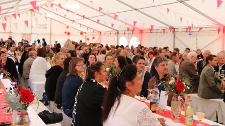"Symfest": Mit den Mitarbeiterinnen und Mitarbeitern feierte Symrise in Nördlingen Jubiläum.

