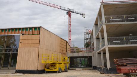 Nach einjähriger Bauzeit fand im Oktober 2023 das Richtfest für das neue Grundschulgebäude in Senden statt.