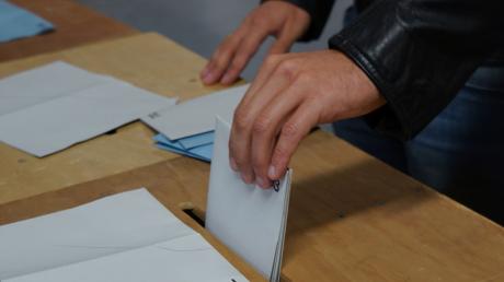 Über die Hälfte der Wähler im Aichacher Stadtteil Ecknach kam am Sonntag zur Abgabe der Stimme ins Wahllokal in der Schule.