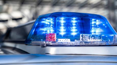 Zu einem Fall von Unfallflucht kam es am Sonntagmittag in Altenmünster, berichtet die Polizei. 