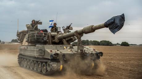 Die Kämpfe zwischen israelischen Soldaten und islamistischen Hamas-Kämpfern gehen im Grenzgebiet zum Gazastreifen weiter.  