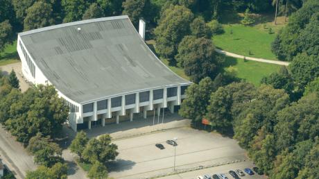 Die Erhard-Wunderlich-Halle im Wittelsbacher Park wird wiederbelebt. Künftig werden dort die Basketballer des TV Augsburg ihre Heimspiele in der ersten Regionalliga austragen.