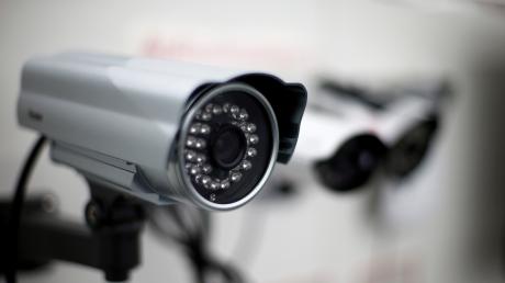 Eine Überwachungskamera zeichnete einen Diebstahl aus einer Garage in Altenstadt auf.