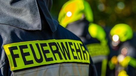 Rund 200 Einsatzkräfte von elf Feuerwehren haben am Freitag in Bedernau einen Großbrand verhindert.