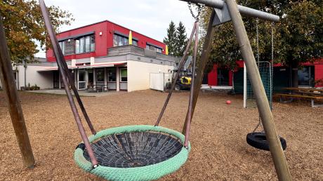 Untergebracht sind in den jetzt vier Gebäuden in der Riedstraße 30 Krippen-Kinder zwischen zehn Monaten und drei Jahren, im Kindergarten 130 Kinder.