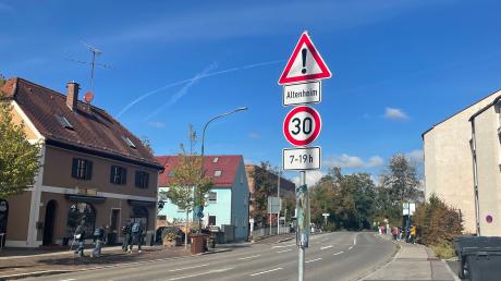 Tempo 30 gilt an der Aichacher Straße in Friedberg im Bereich des Karl-Sommer-Stifts. Doch nach Wahrnehmung von Stadträtin Cornelia Böhm wird häufig zu schnell gefahren.
