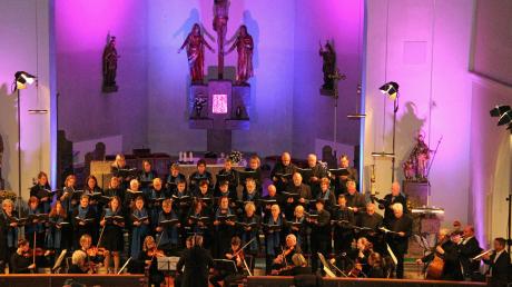Mitwirkende und Publikum erlebten ein stimmungsvolles und gelungenes Konzert in der Dietenheimer Stadtpfarrkirche St. Martinus.   