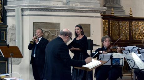In Sielenbach ist die beliebte "Woche der Kirchenmusik" gestartet. Wieder konnten die Besucher ein ausgezeichnetes Konzert erleben: (v.l.) Anton Rast, Rudolf Drexl, Marie-Sophie Pollak.