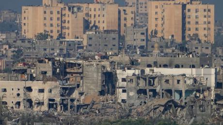 Israel greift verschiedene Ziele im nördlichen Gazastreifen an. Die Klinik sei aber nicht von israelischen Raketen getroffen worden, so die Armee.