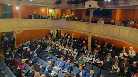 Der Chorverband Landsberg feierte sein 90-jähriges Bestehen mit einem Festkonzert im Stadttheater. Dabei wurde auch der ganze Saal zum Chor.