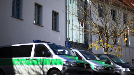 Am dritten Verhandlungstag im Prozess um den mutmaßlichen Doppelmord in Altenstadt beantwortete der Mitangeklagte eine Reihe von Nachfragen. 