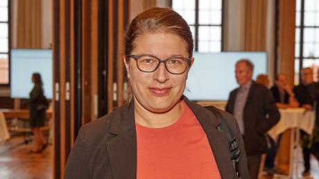 Stephanie Schuhknecht gibt offen zu, dass sie Respekt hat vor ihrer neuen Aufgabe. Doch sie fühlt sich ihr nicht nur gewachsen – sie fühlt sich in einigen Bereichen sogar Wirtschaftsminister Hubert Aiwanger voraus.