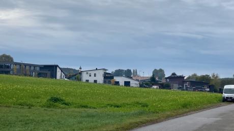 Mehrere Grundstücke hat die Gemeinde Finning in diesem Jahr gekauft, unter anderem einen Acker am Staudenweg, der an das Gewerbegebiet angrenzt.