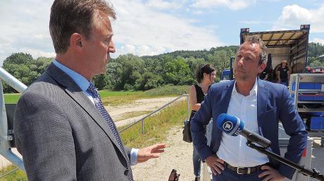 Bürgermeister Georg Hirschbeck (links) hat Minister Thorsten Glauber (rechts) mehrmals klargemacht, dass die Gemeinde keinen weiteren Flutpolder vertrage.