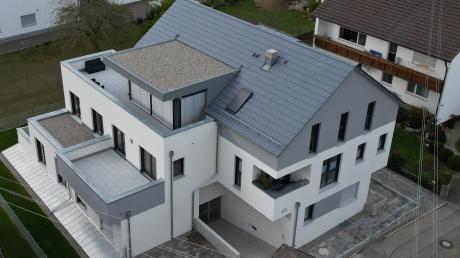 Die Dachgauben des Mehrfamilienhauses in der Hirbishofer Straße in Holzheim sorgten für eine Verhandlung vor dem Verwaltungsgericht Augsburg.