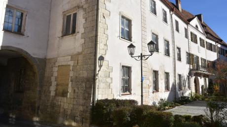 Das einstige Amtsgericht in der Monheimer Altstadt steht seit vielen Jahren leer. Ein Ortstermin hat nun im Stadtrat für Zündstoff gesorgt.