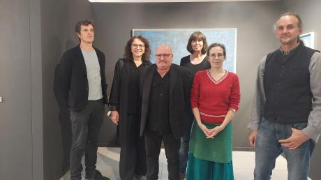 Die Künstler (von links) Raphael Grotthuss, Angelika Hoegerl, Peter Mayr, Sabine Köhl, Christine Ott und Tobias Krug beteiligen sich an der Ausstellung „PuR – Papier und Raum“ in St. Ottilien.