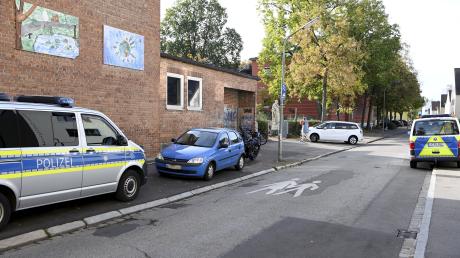An der Goethe-Mittelschule in Lechhausen ist am Montagmorgen per E-Mail eine Bombendrohung eingegangen.                                