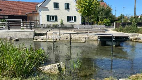 Die Gemeinde Ellgau will sich ihren schönen Dorfcharakter, wie hier am Mühlbach, erhalten, aber gleichzeitig neuen Bewohnern innerorts Platz bieten.