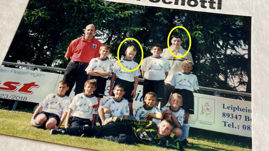 Sportredakteur Stephan Schöttl (oben rechts) war schon einmal Trainer von Manuel Strahler (oben Mitte). Das war im Sommer 2002 in der E-Jugend beim SC Bubesheim.