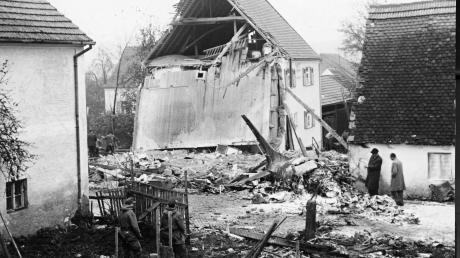 Eine Hälfte des Bauernhauses in Straß war beim Absturz 1963 eingestürzt, der Düsenjäger zerschellte vollends an der Giebelwand des Nachbarhauses.