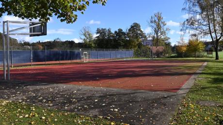 Neben dem Tennisplatz in Zusmarshausen soll bald eine neue Halle entstehen. Die Pläne dafür waren nun Thema im Gemeinderat. 