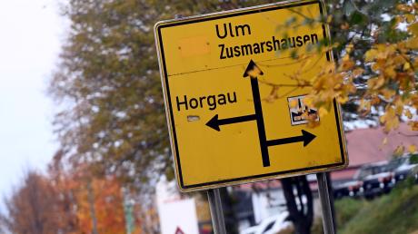 Zwischen Horgau und Zusmarshausen liegen nur wenige Kilometer. Dass beide Gemeinde eigenständig sind, ist den Einwohnern dennoch wichtig. Das wurde nun gefeiert. 