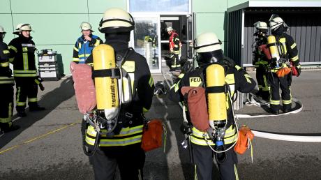 Die Hauptübung der Feuerwehr fand auf dem Gelände der Kläranlage Steinhäule in Neu-Ulm statt. 