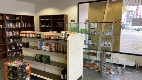 Auf das israelische Geschäft "BeitShalom" in Senden ist ein Angriff verübt worden. Der Besitzer will sich nicht fotografieren lassen. Er will nicht Ziel einer nächsten Attacke werden.