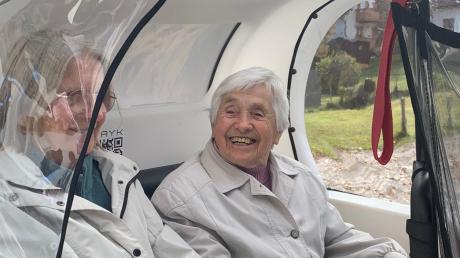 Einen lang gehegten Herzenswunsch hat der Uttinger Verein Füreinander Hedwig Wegele zu ihrem 94. Geburtstag erfüllt.