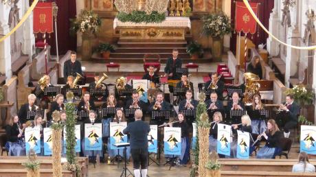 Die Musikanten des Musikvereins Pfaffenhausen beim Jahreskonzert in St. Stephan.
