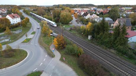 Eigentlich wollte die Stadt Neu-Ulm der Bahn die Durchfahrung Burlafingens für die neue ICE-Trasse vorschlagen. Kommt es nun doch anders?