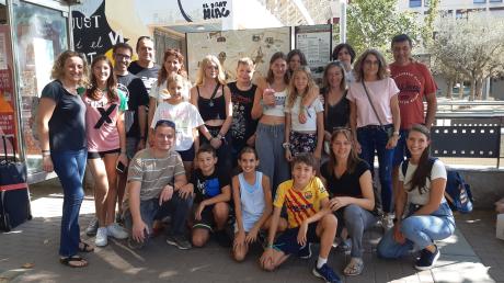 Schülerinnen und Schüler aus Dinkelscherben gemeinsam mit ihren Gastgebern in La Múnia, Katalonien, knapp eine Stunde von Barcelona entfernt.
