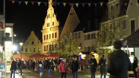 Das Candlelight-Shopping in Gundelfingen lockte am Freitagabend viele Besucher und Besucherinnen an. 
