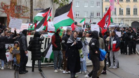 Rund 250 Menschen gingen für den Frieden zwischen Israel und Palästina auf die Straße.