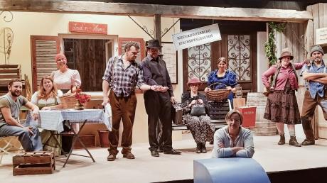 In "Niederhinterbergkirchentalhausen" geht es turbulent zu: Die Hiltenfinger Laienspielgruppe bringt eine neue Komödie auf die Bühne.