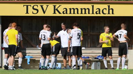 Im Sommer ist Schluss: Trainer Roland Zellhuber (Mitte) wird den TSV Kammlach nach drei Jahren verlassen.