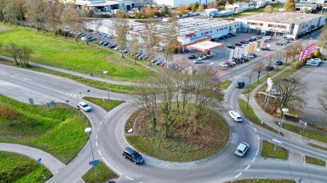 Der Kreisverkehr im Weißenhorner Westen soll voraussichtlich bis Ende 2025 verschwinden. 