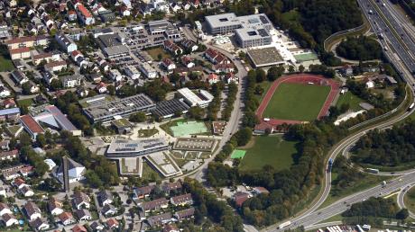 Am Mobilitätskonzept will die Stadt Gersthofen weiter feilen - unter anderem auch bei der Schubertstraße auf Höhe des Schulzentrums (Mitte). 