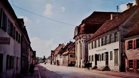 Die Synagoge gehörte zum Ortsbild von Altenstadt. Das Foto stammt aus dem Jahr 1940, der Fotograf ist unbekannt.