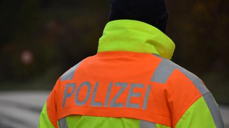 Die Polizei hat in Monheim einen betrunkenen Autofahrer gestoppt, der auf der Flucht war.