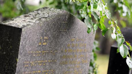 In Fischach zeugt nicht zuletzt der jüdische Friedhof von der vielschichtigen jüdischen Vergangenheit des Ortes. 