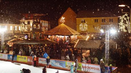 Der Neuburger Weihnachtsmarkt startet jedes Jahr am Donnerstag vor dem ersten Advent.
