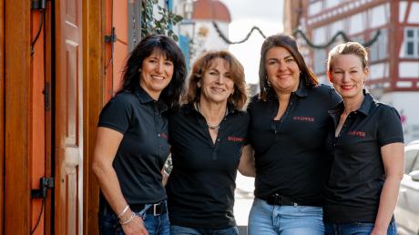 Die Gründerinnen der Knäpper Bar in Oettingen: (v.l.n.r) Petra Müller, Birgit Schäble, Isabella Ackermann und Rebekka Nürnberger.
