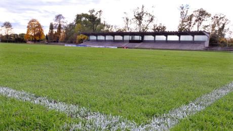 Auf dem Rasenplatz im Muthenhölzle darf in diesem Jahr nicht mehr Fußball gespielt werden. Auf den anderen Anlagen der Stadt Neu-Ulm auch nicht. Diese Entscheidung sorgt für Ärger. 
