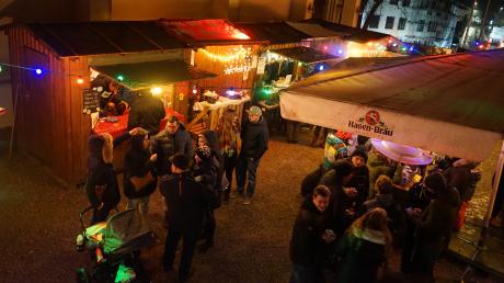 Der Christkindlmarkt in Ried ab dem 1. Dezember bietet kreative Geschenke rund um das Weihnachtsfest und kulinarische Köstlichkeiten.
