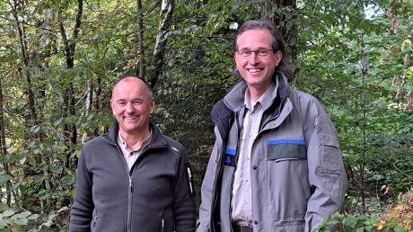 Zweiter Bürgermeister Markus Harsch begrüßte Thomas Lutz (rechts) als neuen Leiter des Forstreviers Kaisheim.